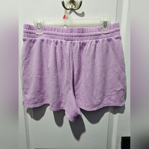 *NWT* Victoria's Secret Matching Lightweight Shorts - Picture 3 of 4
